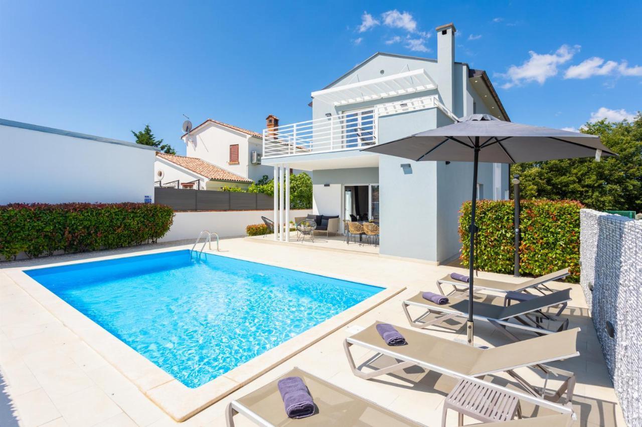 Villa Ovis Peresiji Exterior foto