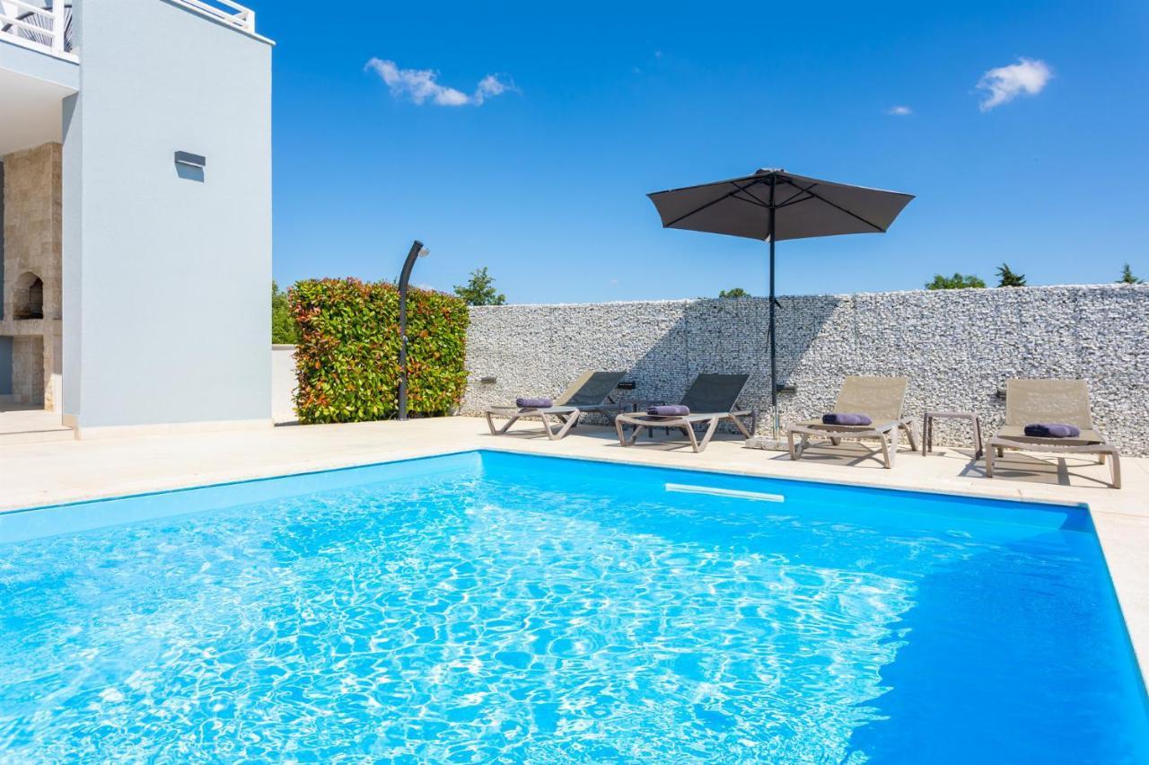 Villa Ovis Peresiji Exterior foto