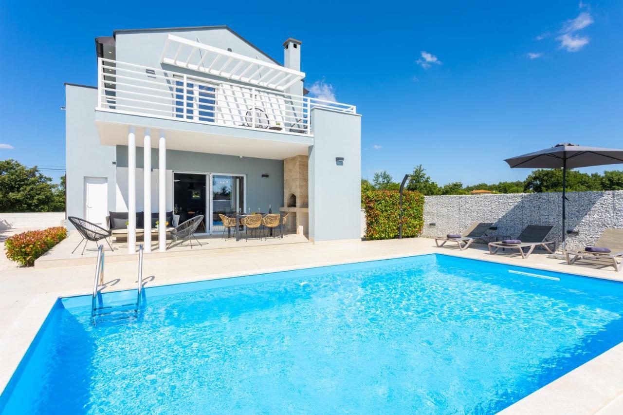 Villa Ovis Peresiji Exterior foto